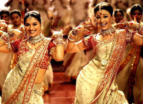 Madhuri Dixit and Aishwarya Rai Bachchan in Dola Re Dola Re Song still from Devdas Movie