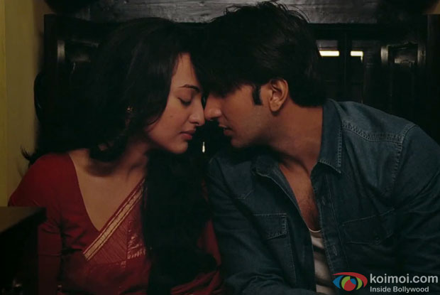 Sonakshi Sinha and Ranveer Singh in a still from Lootera Movie