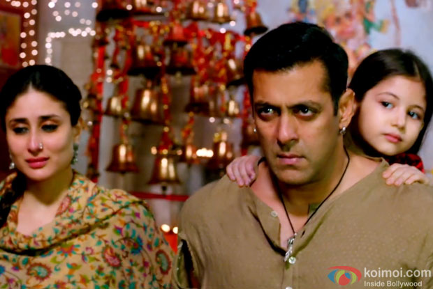 Kareena Kapoor Khan, Salman Khan and Harshali Malhotra in a still from movie 'Bajrangi Bhaijaan'