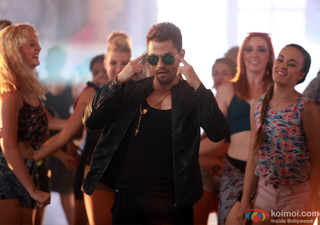 Kunal Khemu in a still from movie 'Bhaag Johnny'