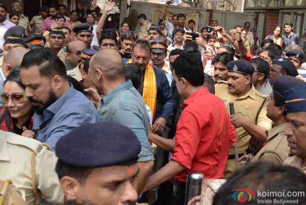 Sanjay Dutt at Siddhivinayak Temple