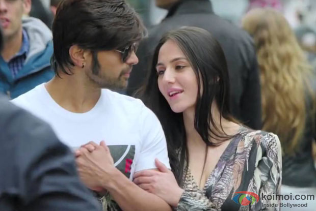 Himesh Reshammiya and Farah Karimi in a still from movie 'Teraa Surroor'