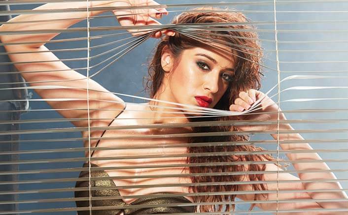 Julie 2 Movie Review