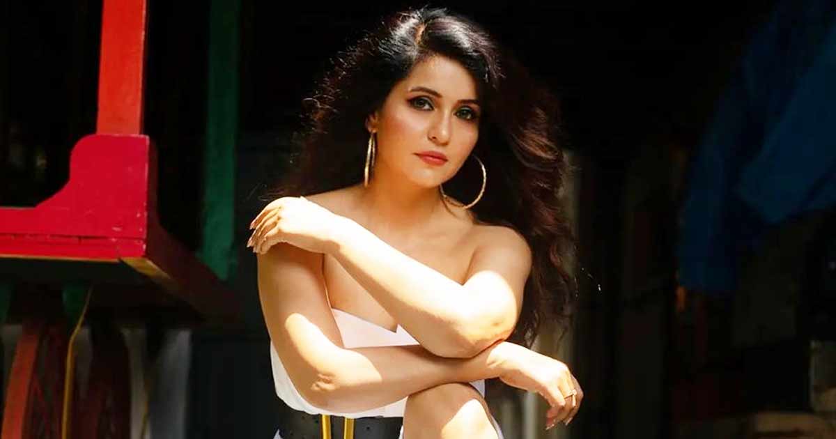 I don't mindlessly follow trends, select clothing appropriate for me: Charrul Malik