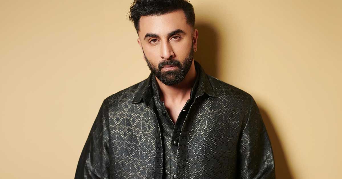 Ranbir Kapoor Reacts As Paparazzi Yells & Abuses In Front Of Him!